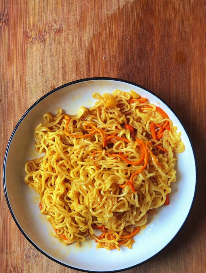 炒面条怎么炒好吃,分享一道虫草菇炒面条
