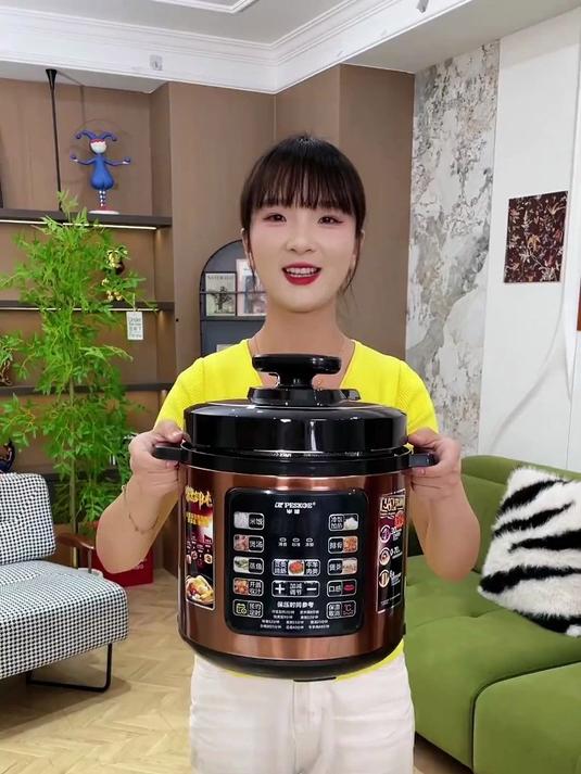 多功能电饭煲真的太好用了！煮饭煲汤一锅搞定。爸妈用的也方便