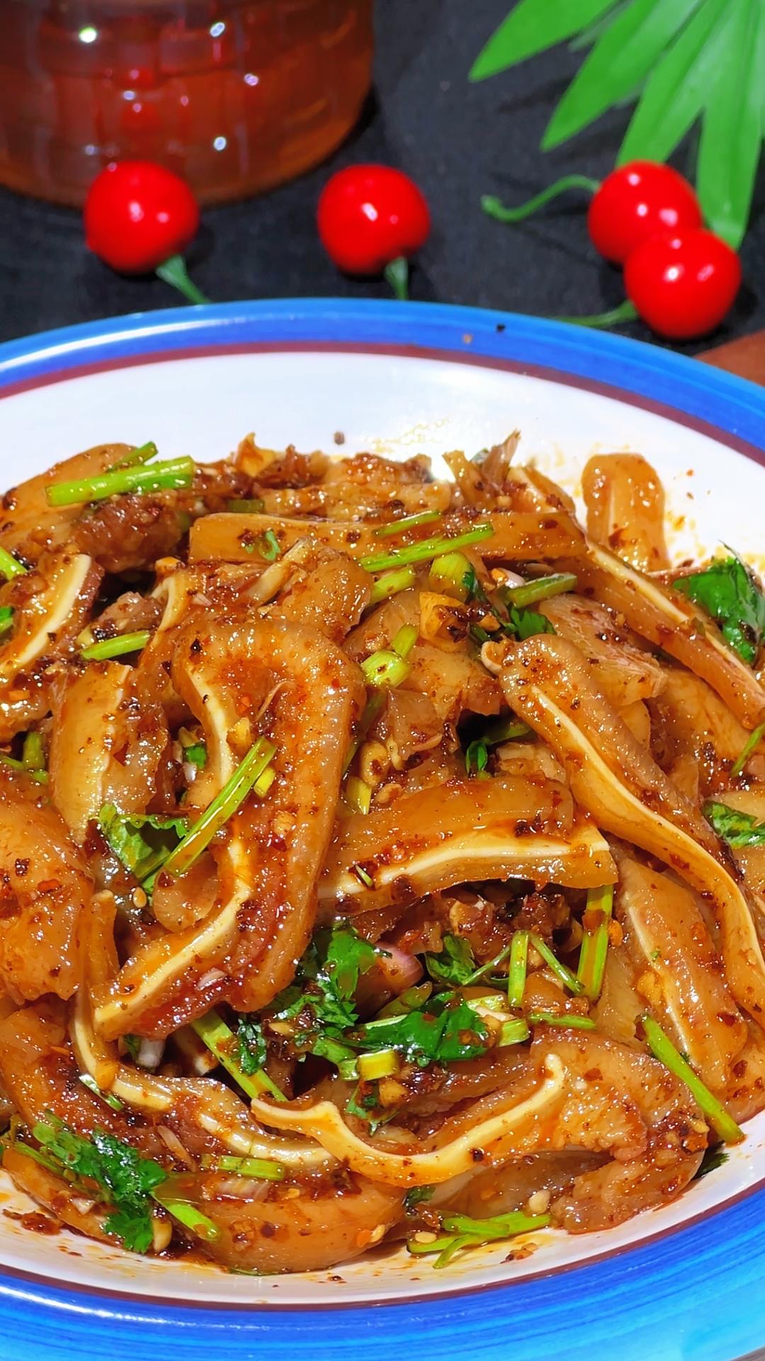 教你凉拌猪耳的做法,香辣过瘾,下酒下饭都不错