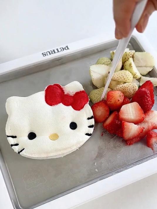 沉浸式炒HelloKitty酸奶 解压又好吃!草莓味的酸奶就是好吃~