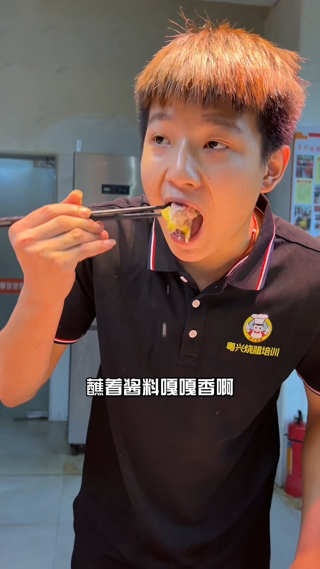 教你做广东经典名菜白切鸡的正宗做法。