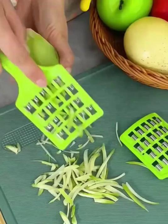 有了这个擦菜器,包饺子不用刀剁馅了,一颗大白菜几分钟就擦好了