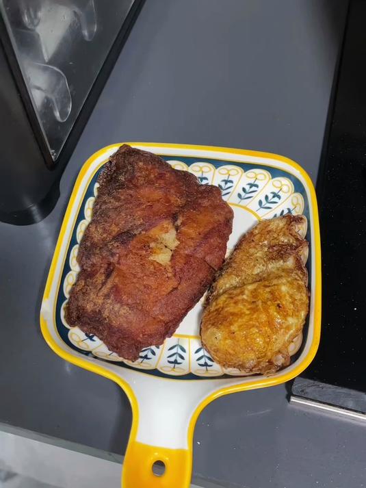 天天暴食感觉自己要胖炸了狂炫高热量