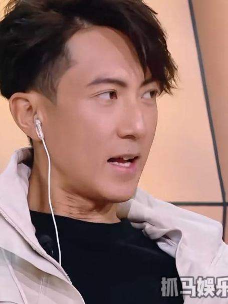 吴尊妥妥女儿奴,炫耀女儿给他做蛋糕,满脸的骄傲!丨我们的爸爸