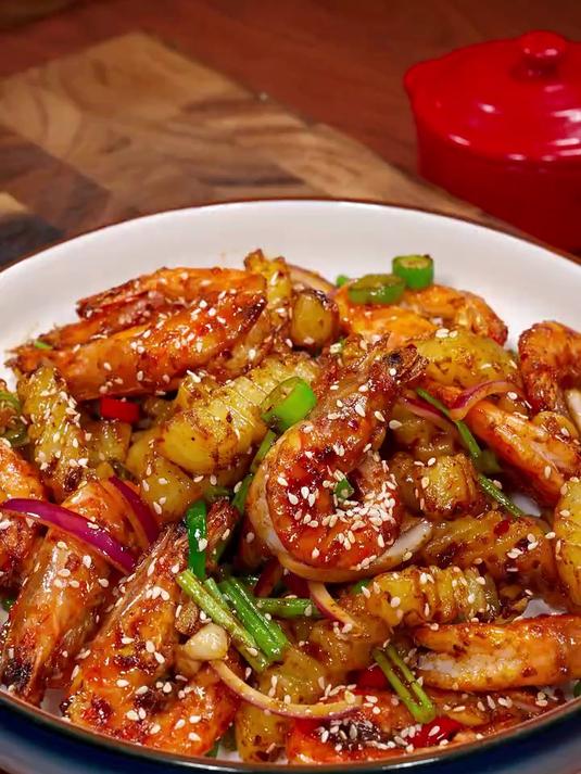 今天做了一道大小朋友都爱吃的干锅香辣虾