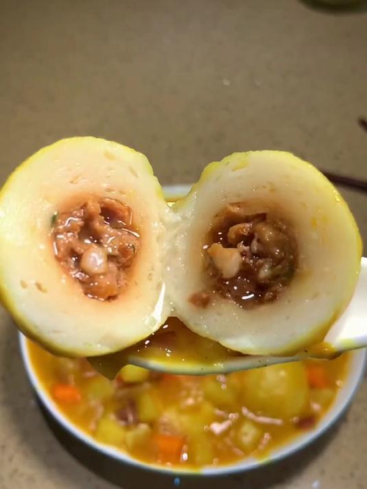 茶餐厅里面的咖喱鱼丸是怎样做的那么好吃的呢？来 展示
