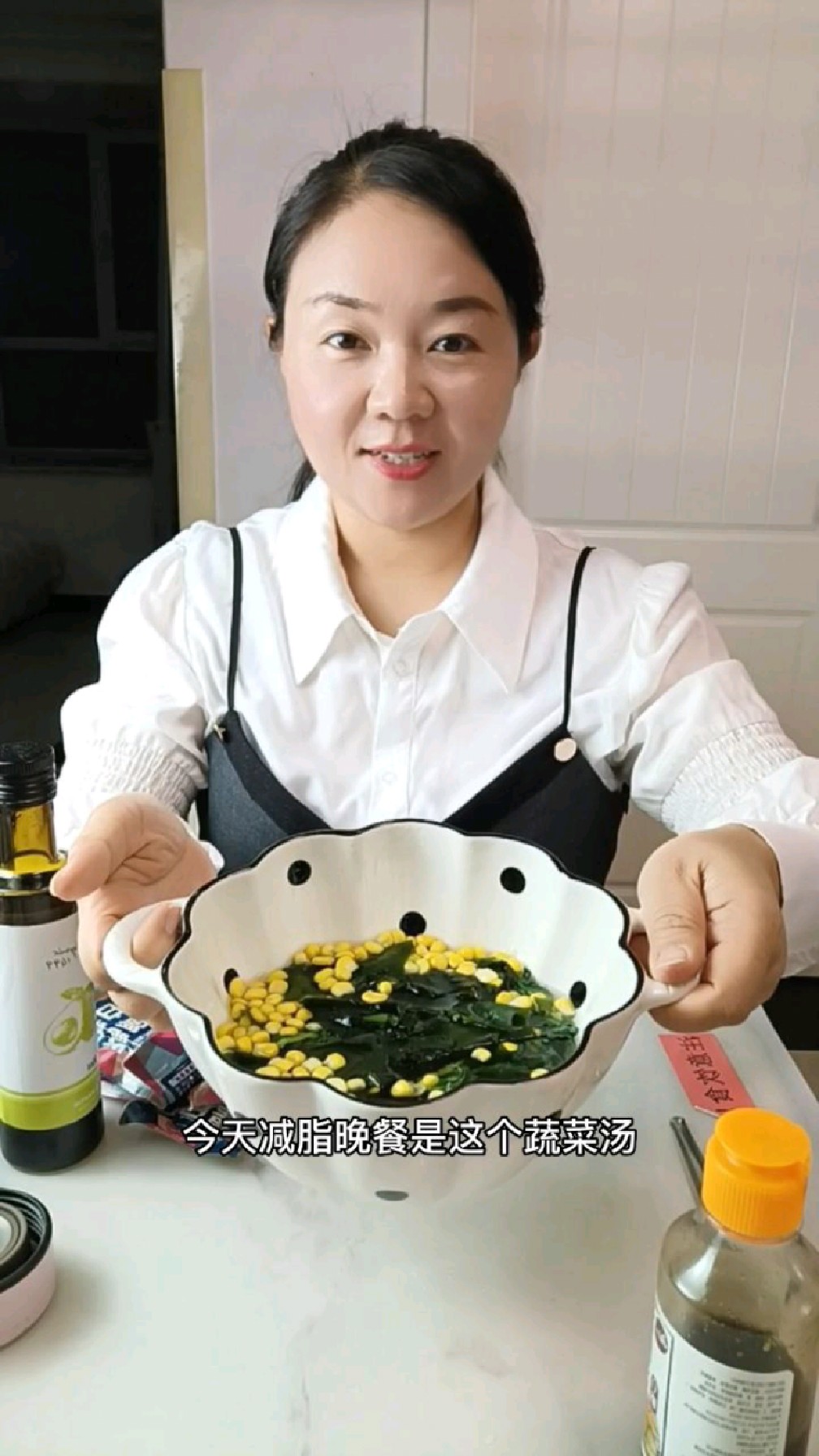 减脂晚餐,3分钟速成蔬菜汤,加100克鸡肉丸