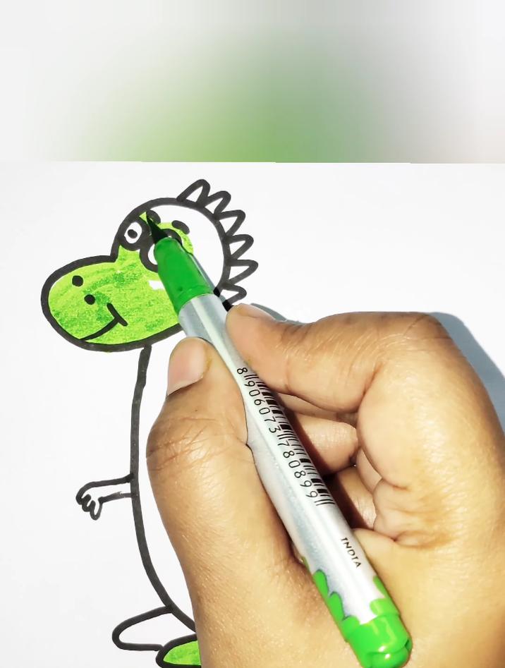跟着视频学画画:画可爱的卡通小龙简笔画