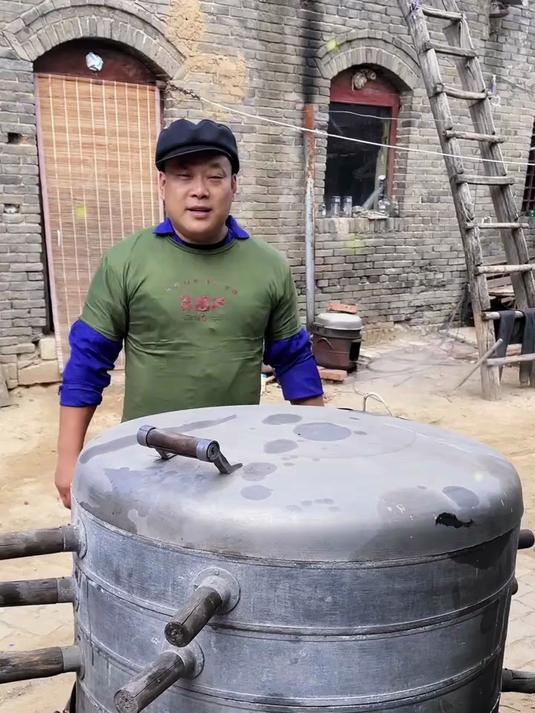 北部湾特产海鸭蛋散养海鸭腌制出油多蛋黄沙熟咸鸭蛋整箱批发