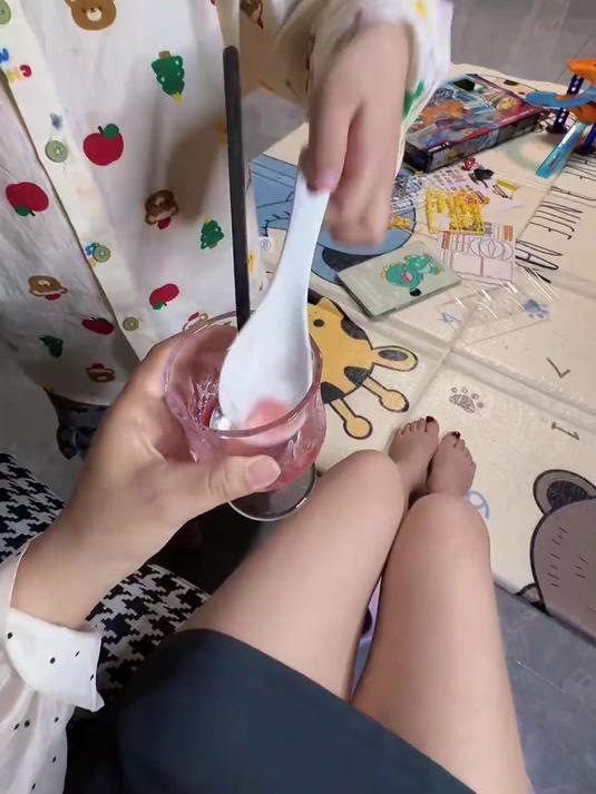 把西瓜挖到杯子里，就嚣张的不得了，还扬言西瓜蛋糕都可以做？我才不信#优质视频激励计划#