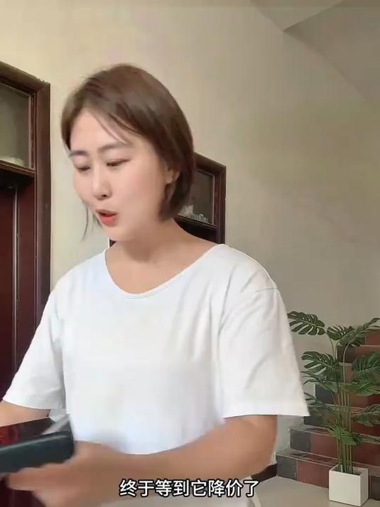 闺蜜推荐的这个切肉机真的很不错,用它切羊肉卷,肥牛卷真心好用