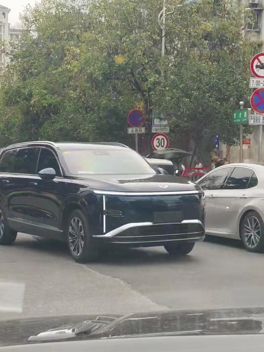 这是五菱啥车，有点高级哦#新能源车##五菱神车#