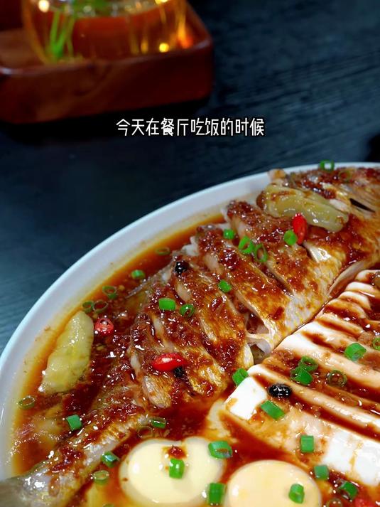 酱椒黄鱼做法 大家注意看，我家三个女儿从小就喜欢吃鱼