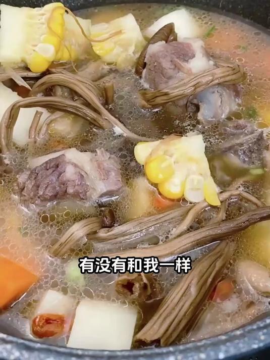 专治长期熬夜虚劳:茶树菇排骨汤回血神器