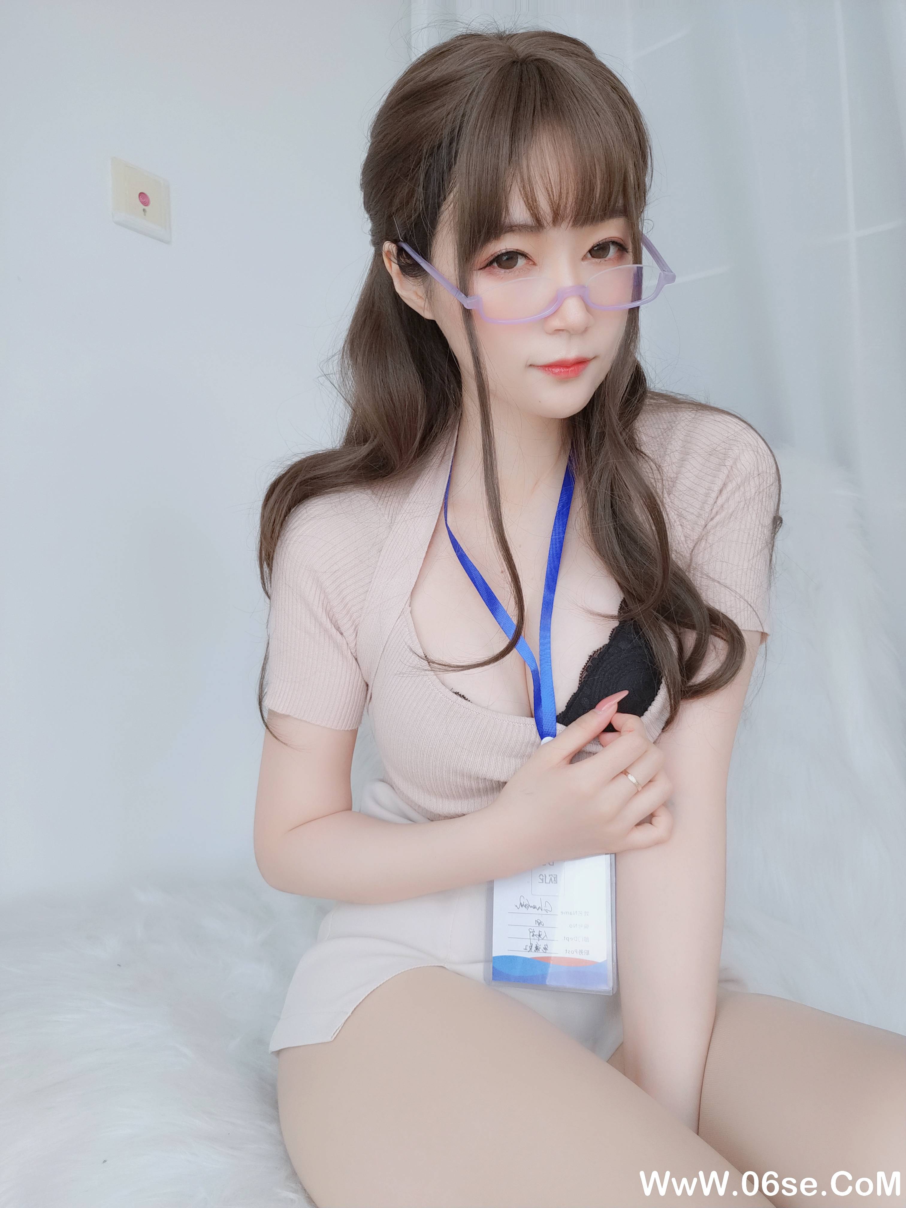 图片[22]-Coser小姐姐白银 NO.060 – 私人医生[159P+6V1.03G]-六色网