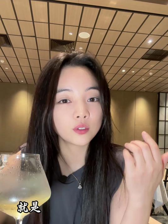 #白葡萄酒推荐#夏日微醺刚需！雷司令白葡萄酒，青苹果果香，冰镇更好喝，性价比拉满#微醺时刻