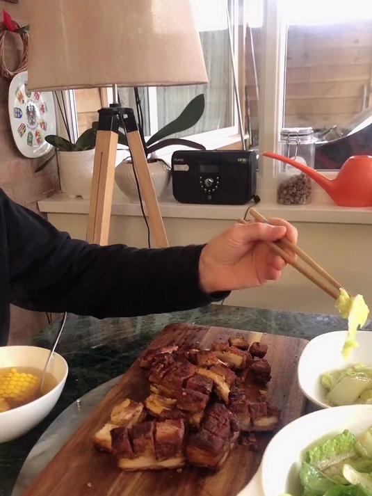 这道广式脆皮烧肉是老公最喜欢的一道菜