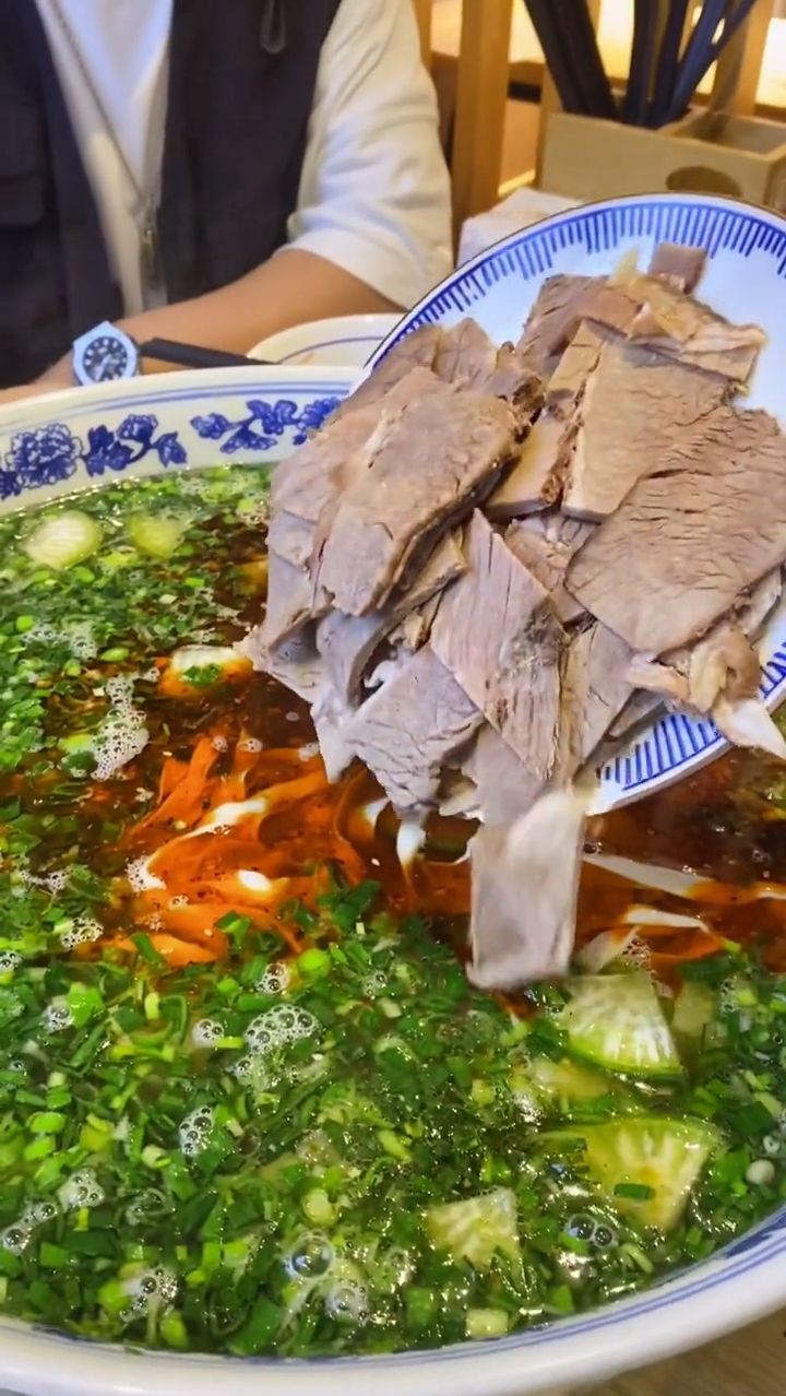 挑战大碗兰州牛肉面