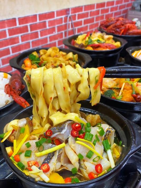 特色砂锅面,五种口味,每个口味各有特色,好吃又实惠