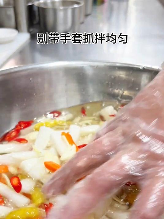 这个早餐店酸辣开胃的萝卜泡菜做法跟烧白开水一样简单!