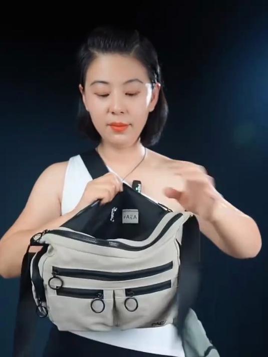 轻便斜挎包,中老年适用男女通用,三色可选搭配衣物不挑人!#出行必备包#