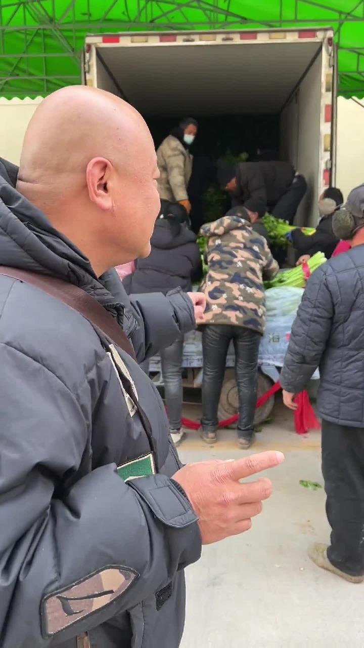 感谢九田家烤肉老板热心奉献一车菜给附近的居民,感谢这次助