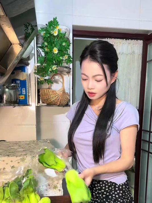素菜也能超惊艳！上海青炒香菇，好吃到停不下筷子