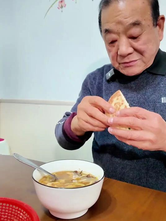 餐桌上必备的咸汤～家庭版「传统木须汤」,汤汁浓郁鲜美