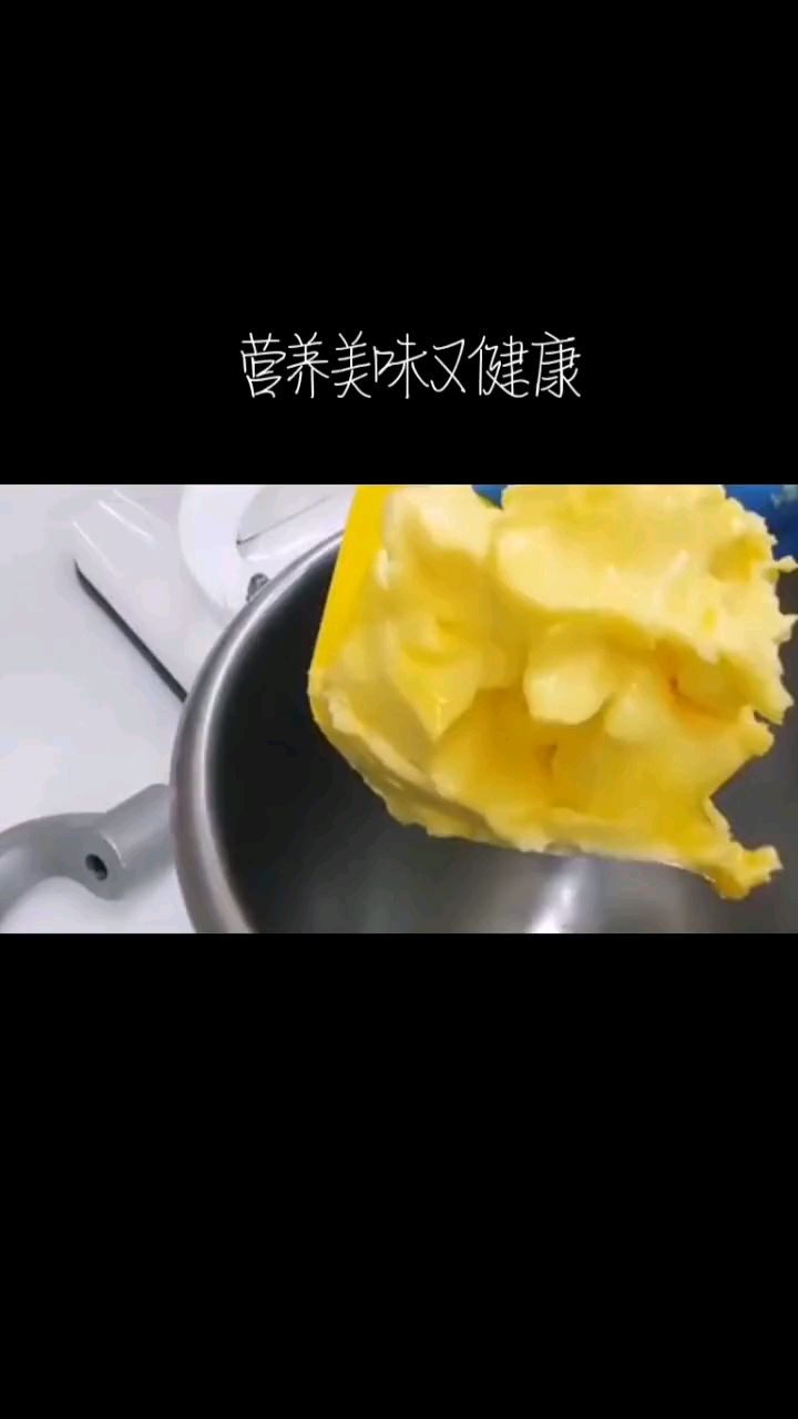 毛毛虫面包奶油制作