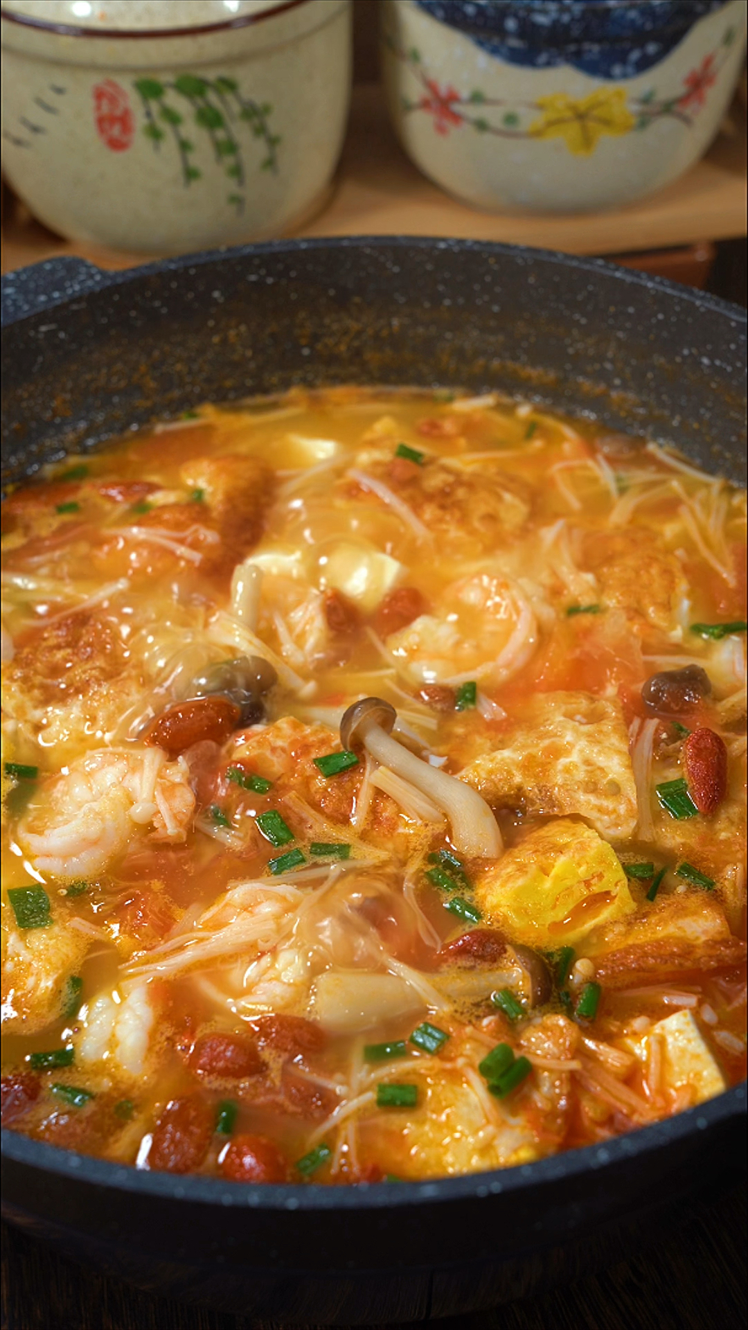 秋冬季节喝过最好喝的番茄鲜虾菌菇汤,汤鲜味美