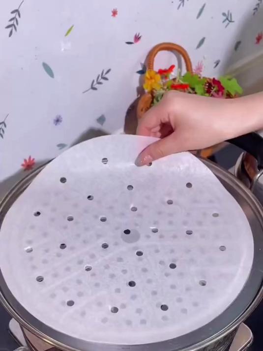 蒸菜粘笼屉难清理？大号不粘蒸笼纸一垫，不粘不糊，用完直接扔