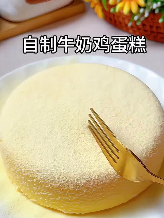 把牛奶和鸡蛋放锅里煮一煮搅一搅
