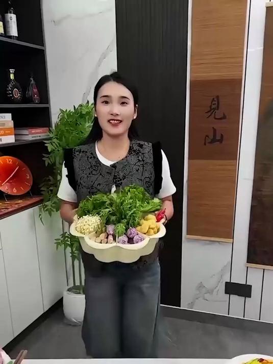 节省空间神器！火锅旋转拼盘，小桌面也能摆满一桌菜