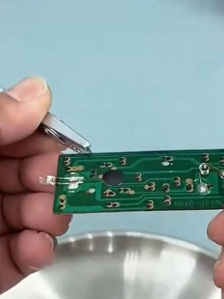 「推荐」多功能双头鳄鱼夹,蚊香夹,再也不怕蚊香浪费了