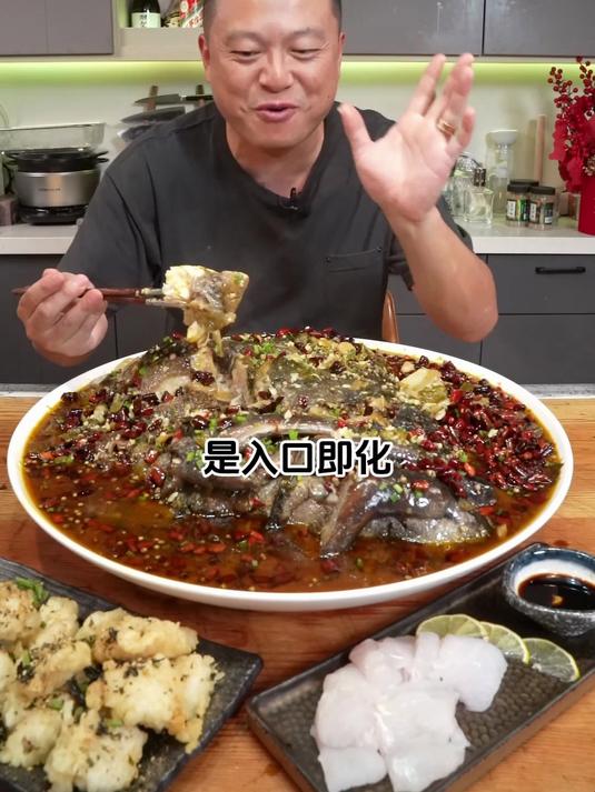 世界上最大最贵石斑鱼,巨型龙趸石斑。做个肥肠鱼尝尝味道?