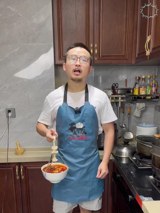 三爪防烫碗碟夹 两款可选，各种碗盘都能夹，夹的牢固不易掉落1