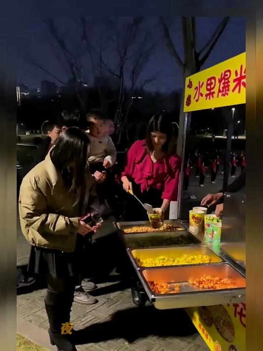 夜市摆摊卖爆米花,一个月能提一辆车!摆摊创业