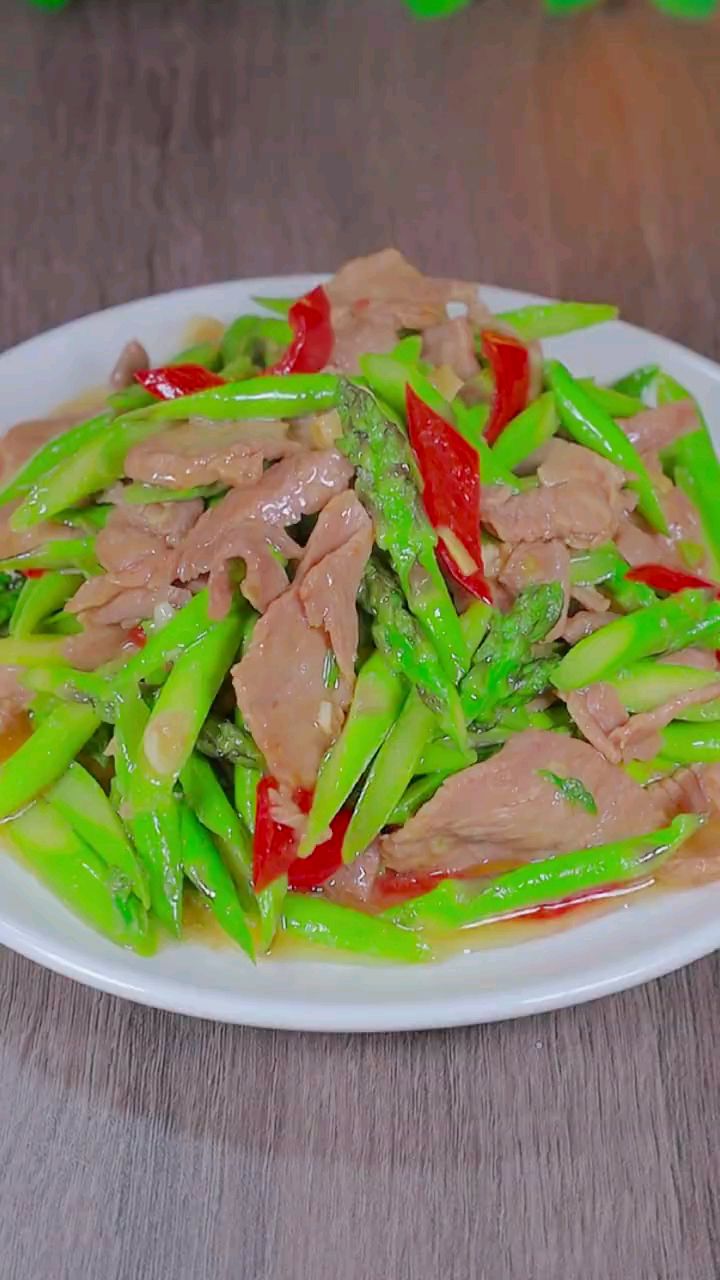 分享美食芦笋炒肉做法