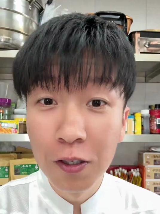 邪修制作老醋花生在家只需要简单的操作 汁挂的还特别的匀