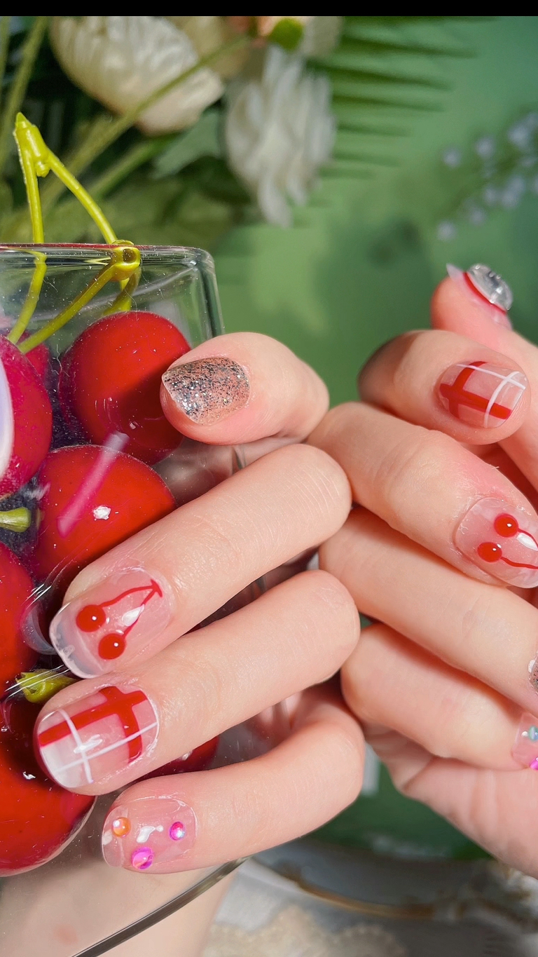 【美甲分享】最近流行这种短款泫雅风~