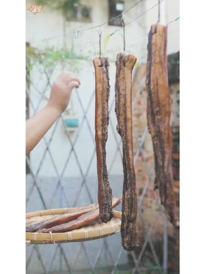 广式腊肉以前的广东人一入秋,每家每户都开始制作腊肉以备过