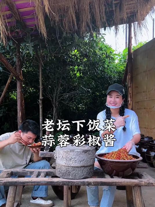 剁椒酱拌面条！热面拌上红油剁椒，嗦一口辣得过瘾