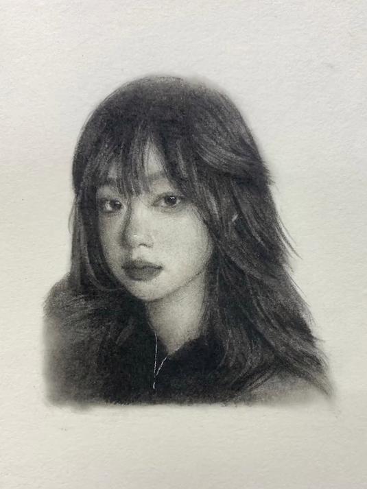 长发素描小头像过程,这个比较简单,涂涂涂抹抹抹就好了