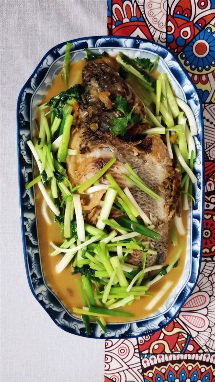 摆脱鱼刺多的烦恼,尽情享受鱼肉的鲜美—水煮罗非鱼