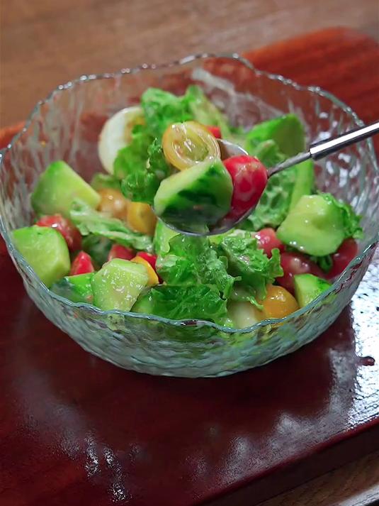 脆嫩美味的蔬菜沙拉