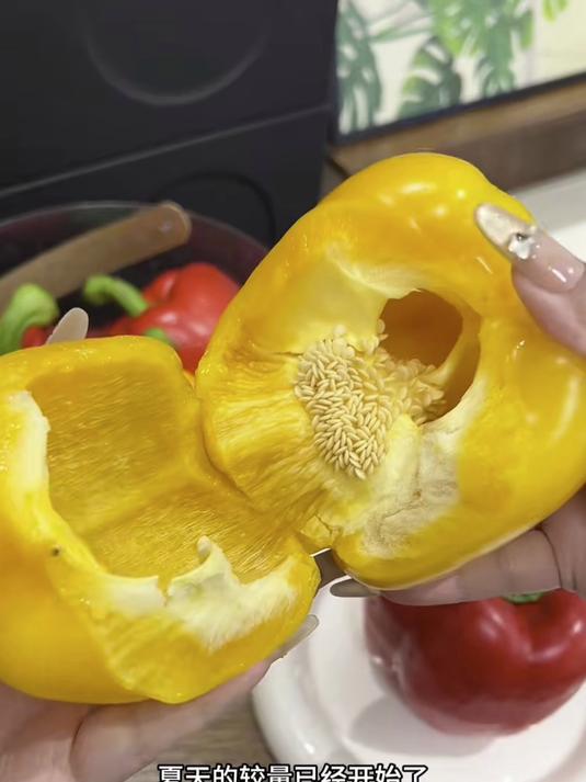 五彩甜椒红黄绿三色拼盘,脆甜多汁堪比蜜瓜,维C含量超普通椒5倍