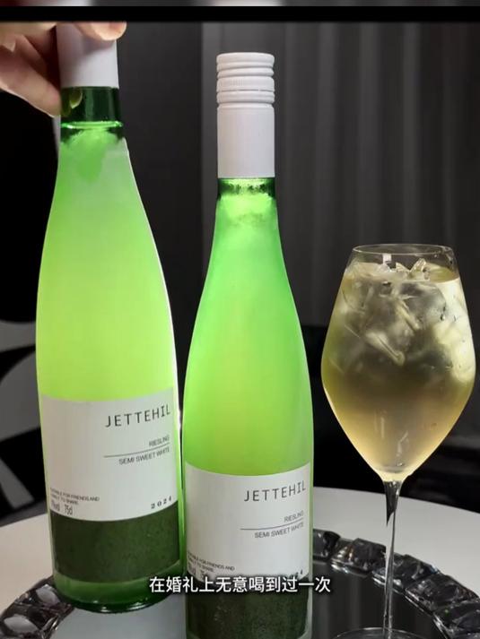 #白葡萄酒推荐#夏日微醺刚需!雷司令白葡萄酒,青苹果果香,冰镇更好喝,性价比拉满#微醺时刻