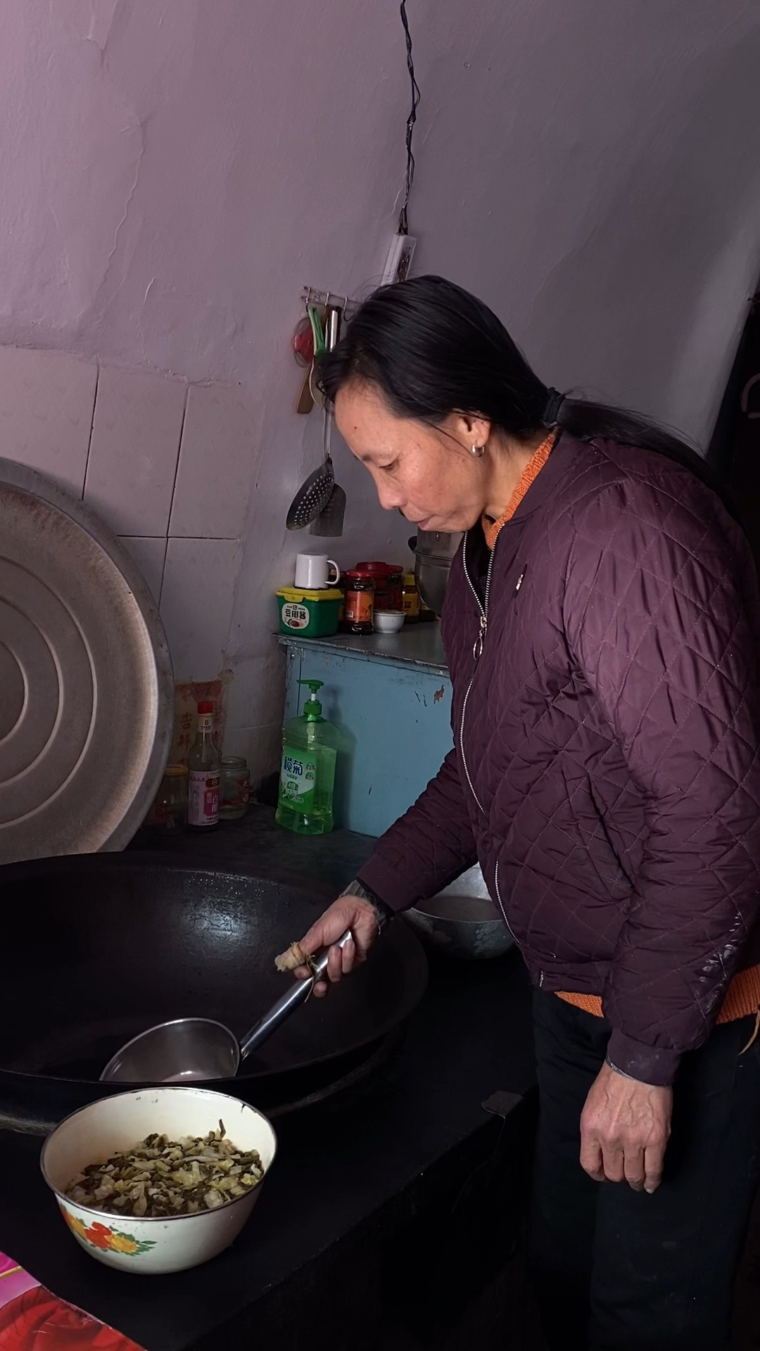 农家抿豆面配烩黄菜,家里人吃两碗,口感绵密好吃