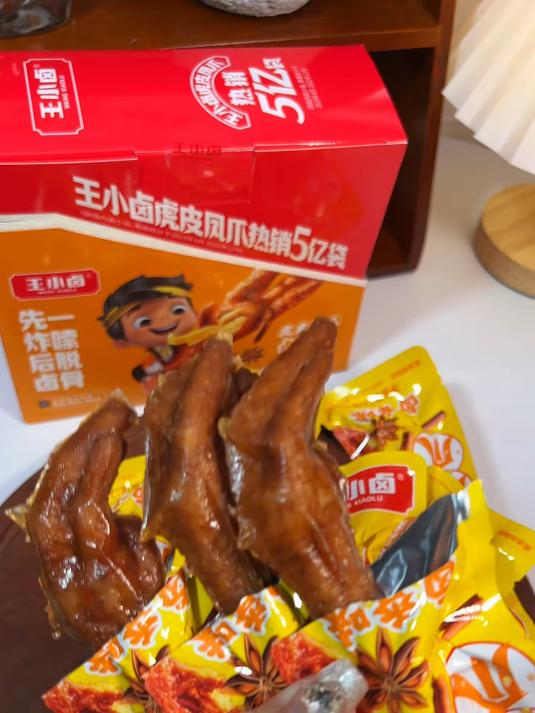 虎皮凤爪还得是你 王小卤 肉很厚实,卤的软烂入味