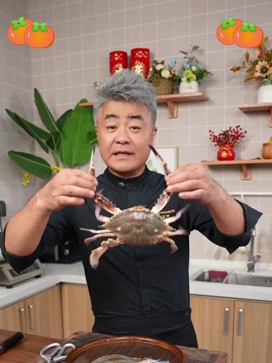 小朋友馋我做的肉蟹煲了,汤汁拌着米饭,太好吃了